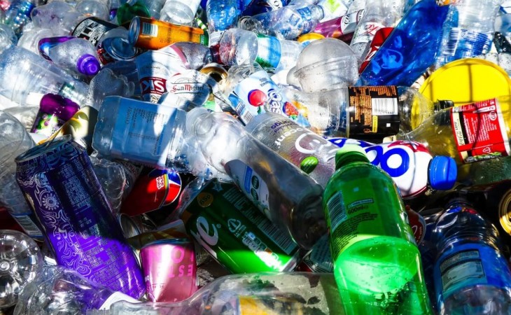 Qual a diferença entre reciclar e reaproveitar?