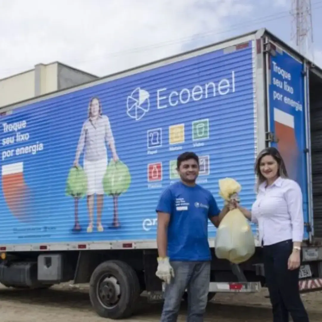 Seu lixo reciclável pode pagar sua conta de luz.  Não é exagero, é matemática básica. O que a gente costuma chamar de 'descarte' tem valor real para o bolso e para o cuidado com a nossa terra aqui no Cariri.  No próximo dia 30, a Associação Ártemis, localizada no Bairro Guarani, vai se transformar no ponto de partida de uma mudança necessária para Campos Sales. Em uma parceria essencial com a prefeitura, vamos receber a iniciativa do Ecoenel.  A lógica é simples: você separa o plástico, o papelão, o vidro ou o metal que sobrou na sua rotina, traz até a associação com tudo limpo e organizado, e o peso desses materiais vira desconto direto na conta de energia da sua casa.  Cuidar da nossa cidade não é um papel exclusivo dos nossos garis e catadores, que fazem um trabalho incansável debaixo de sol. É uma responsabilidade que começa na nossa pia, separando uma embalagem de cada vez.  É menos poluição acumulada, mais respeito ao nosso solo e uma folga de verdade nas contas do final do mês.  Junte o que você tem acumulado em casa. A gente se encontra no dia 30 para mostrar o impacto que a nossa comunidade consegue gerar unida.  Você já começou a separar os recicláveis por aí esta semana?  #ColetaSeletiva #SustentabilidadeCariri #CamposSales #Ecoenel #ArtemisAmbiental LixoZero ReciclagemCariri CaririSustentavel